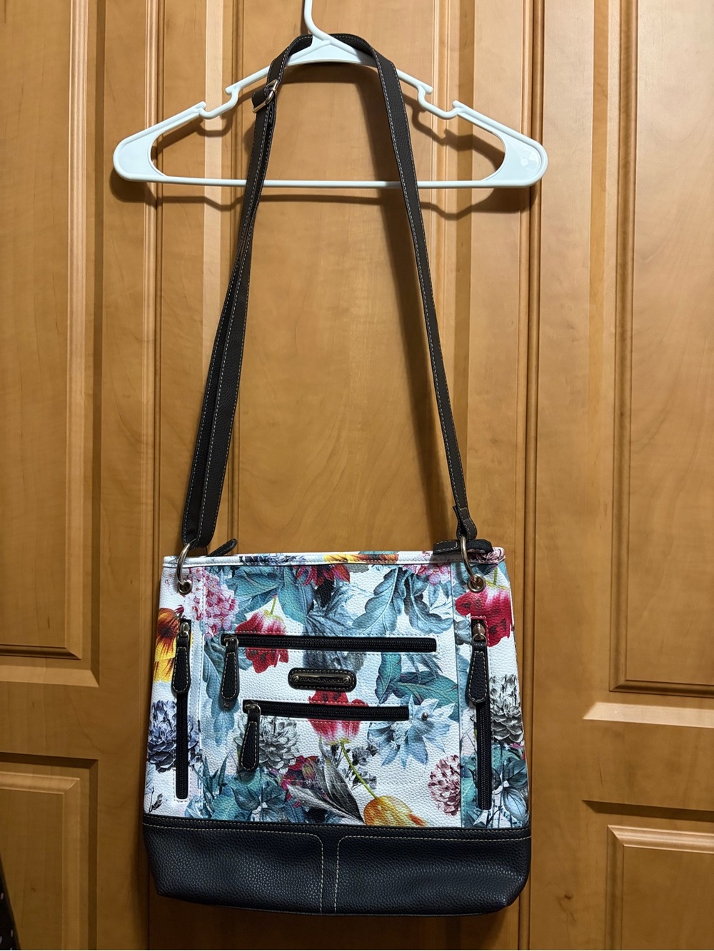 Stone Mountain Floral Shoulder Bag in White with Black Trim